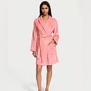 New Victoria’s Secret Signature Short Soft Robe size XS/S